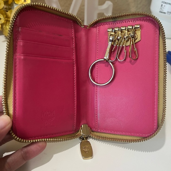 MCM GOLD KEY HOLDER WALLET - Picture 11 of 16